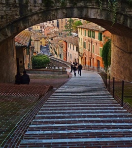 arco, case, persone, tetti, gradini, finestre, ringhiera, scalinata, strada, scalini, salita, piante, alberi, scala, verde, perugia, porte, scorcio, discesa