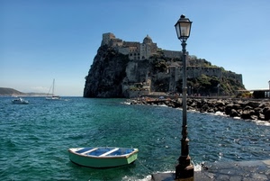 lampione, mare, barca, barche, acqua, borgo, cielo, cupola, isola, onde, castello, scogli, case