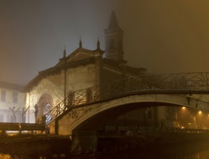 ponte, nebbia, chiesa, campanile, notte, notturno, fiume, acqua, arco