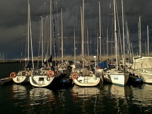 barche, porto, mare, riflessi, acqua, alberi, cielo, nuvole, riflesso