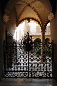 cancello, colonna, archi, lampione, arco, colonne, palazzo, portico, piante, cortile, ferro