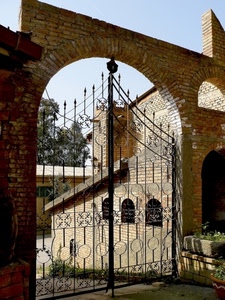 cancello, mattoni, ferro, archi, cielo, arco, muro, metallo, villa, alberi, palazzo, ingresso, punte, finestre, chiuso