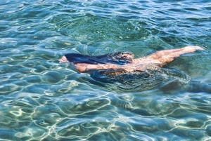 donna, acqua, mare, onde, trasparenza, capelli, nuoto, nuotare, nuotatrice, riflessi