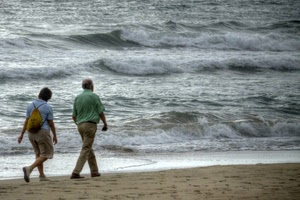 mare, spiaggia, onde, due, passanti, persone, sabbia, riva