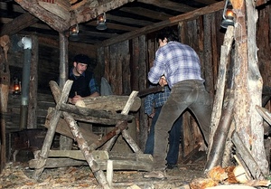 sega, legno, uomini, lampade, tronco, cavalletto, stufa, artigiani, lanterne, legna, tronchi, assi, falegnami, persone