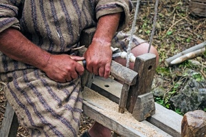 artigiano, mani, legno, righe, tornio, falegname, lavoro, scalpello, corde
