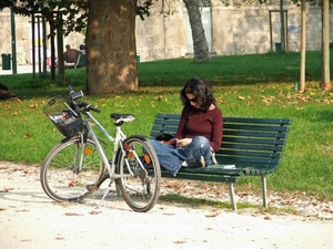 panchina, bicicletta, donna, prato, leggere, verde, alberi, seduta, tronco, ragazza