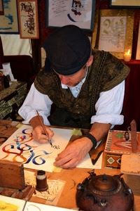 uomo, mani, inchiostro, cappello, scrivere, pennello, colori, artigiano