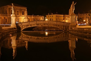 ponte, statue, luci, acqua, palazzi, notturno, riflesso, riflessi, notte, case, fiume, finestre, padova, nero, lampioni, canale, sera
