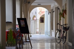 bicicletta, portico, portici, archi, piante, pianta, cavalletto, arco, sedie, sedia