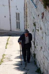 bastone, cappello, anziano, uomo, strada, vecchio, porta, passante, vicolo, camminare, ombra, persona