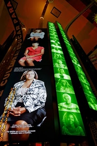 verde, donne, fotografie, persone, installazione, donna, nero, prospettiva, monitor, scritta, colori, scritte