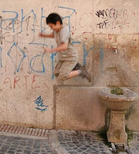 bambino, salto, muro, fontana, scritte, saltare, rubinetto, graffiti, gioco, fontanella