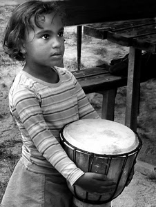 tamburo, bambina, occhi, bianconero, strumento, mano, ritratto