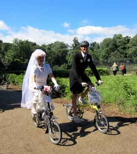sposi, biciclette, bianco, bicicletta, parco, nero, velo, bici, matrimonio, alberi
