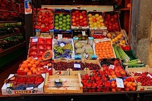 frutta, cassette, rosso, bancarella, mele, fragole, mercato, banco, cibo, colori, multicolore, fruttivendolo, arancio, negozio