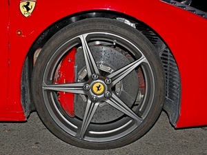 rosso, ferrari, ruota, cavallino, raggi, disco, stemma, cerchione, gomma, pneumatico, auto, freno, cerchio, giallo, bulloni