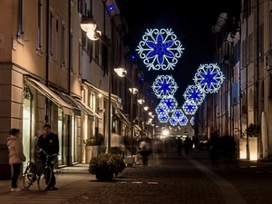 luminarie, lampioni, strada, notturno, via, bicicletta, città, luci, persone, sera, natale
