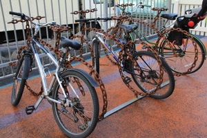 biciclette, catene, ruote, tre, seggiolino, pedali, ringhiera, ruggine