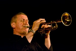 tromba, musica, musicista, orologio, nero, strumento, suona, uomo, oro, suonatore, trombettista