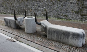 panchine, corna, tori, pietra, due, tombino, strada, grigio, muro