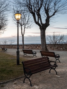 lampione, panchine, alberi, muretto, cielo, nuvole, rami, giardino, luce, parco, legno, quattro, acceso, panchina, prato, albero