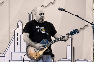 chitarra, microfono, musicista, chitarrista, musica, mani, nero, uomo, maglietta, strumento, basso, asta