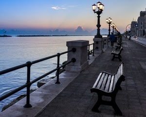 lampioni, panchine, mare, lungomare, ringhiera, acqua, panchina, alba, cielo, luci