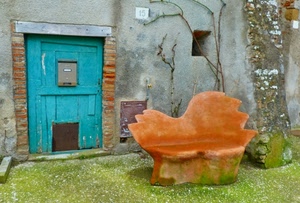 porta, panchina, numero, muro, cassetta, casa, azzurro, rampicante, verde, finestra, turchese, arancio, prato, arancione