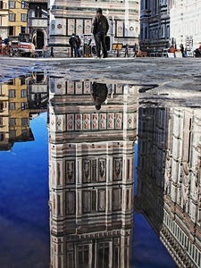 riflesso, pozzanghera, campanile, firenze, acqua, passanti, piazza, giotto, riflessi, pozza, uomo, persone, marmo, cielo, torre