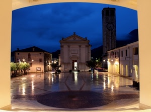 piazza, chiesa, campanile, pioggia, blu, luci, notte, scala, torre
