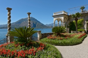 fiori, colonne, acqua, lago, giardino, montagna, aiuole, palme, cielo, piante, mare, verde, villa, alberi, erba, archi, panorama