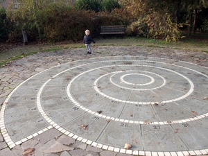 spirale, bambino, panchina, cerchi, alberi, numeri, foglie