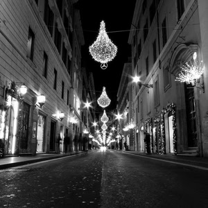 strada, bianconero, luci, lampioni, luminarie, vetrine, natale, via, lampadari, decorazioni, finestre, notturno, notte, prospettiva, porte, illuminazioni