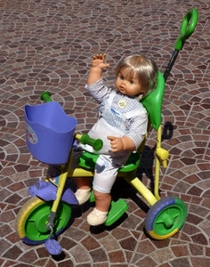 triciclo, verde, bambola, pavimento, viola, ruote, giocattolo, giocattoli, cestino, pedali, piastrelle, bambolotto, giallo, blu