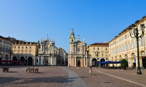 piazza, chiesa, campanile, chiese, lampione, lampioni, panchine, torino, croci, cielo, palazzi