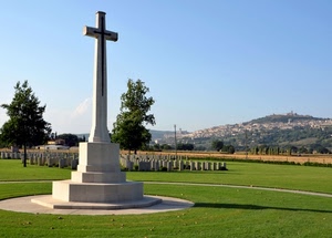 cimitero, croce, prato, verde, alberi, lapidi, tombe, guerra, monumento