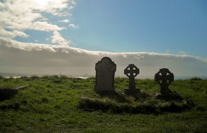 croci, nuvole, cimitero, tombe, prato, verde, cielo, lapidi, erba, tre, azzurro, bianco