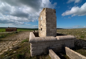 lavatoio, cielo, nuvole, casa, erba, strada, campagna, verde, pietra, fontana