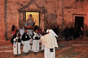 santo, processione, devozione, statua, persone, portatori, chiesa, portantini, bianco, saio