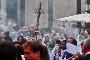 processione, croce, fumo, persone, spartito, crocifisso, fedeli, devozione, cero, musica, candela, religiosità, tromba