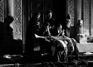 bianconero, teatro, persone, attori, preghiera, uomini, morto, devozione, colonne, recita, chiesa