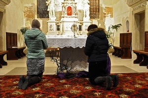 altare, chiesa, donne, devozione, tappeto, due, preghiera