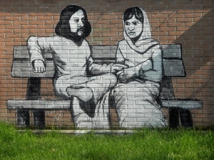 panchina, murales, muro, erba, verde, mattoni, murale