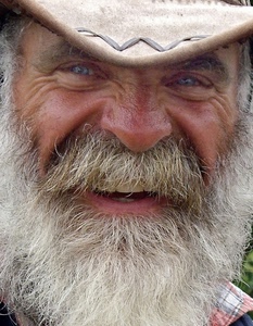 barba, uomo, occhi, cappello, baffi, ritratto, naso, vecchio, anziano, bocca, denti, viso, volto, peli, bianco, sguardo, azzurri, sorriso, rughe