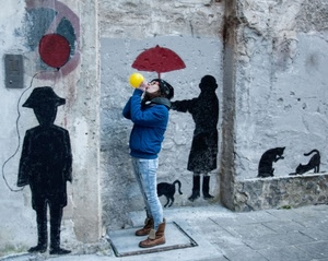 ombrello, gatti, palloncino, murales, giallo, nero, palloncini, ragazza, muro, donna, disegno, figure, ombre, sagome, rosso