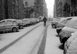 neve, automobili, inverno, strada, bianconero, macchine, uomo, nevicata, città, auto, palazzi, scia, bianco