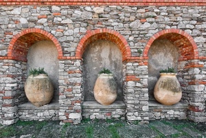 tre, archi, vasi, mattoni, pietre, sassi, nicchie, muro, piante, erba, verde, otri, pietra, rosso, orci