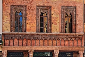 balcone, finestre, tre, riflessi, vetri, liberty, rosso