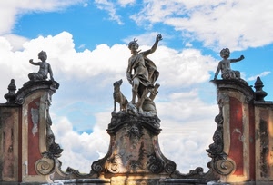 cielo, nuvole, statue, cane, sculture, diana, azzurro, marmo, bianco, dea, donna, rosso, caccia, putti, tre, barocco